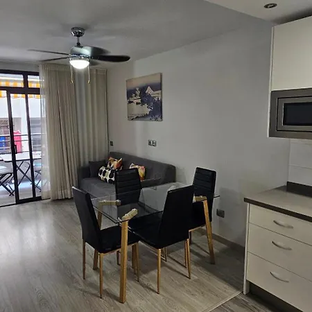 Valdes Center 313a, Near Beach, Full Aircon 아파트