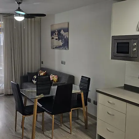 Valdes Center 313a, Near Beach, Full Aircon Los Cristianos (Tenerife)