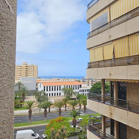 아파트 Valdes Center 313a, Near Beach, Full Aircon 로스크리스티아노스