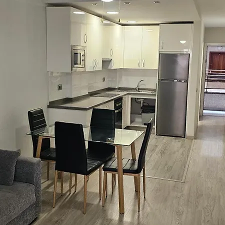 Valdes Center 313a, Near Beach, Full Aircon Los Cristianos (Tenerife)